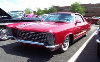 1965-Buick-Riviera-red-custom-le